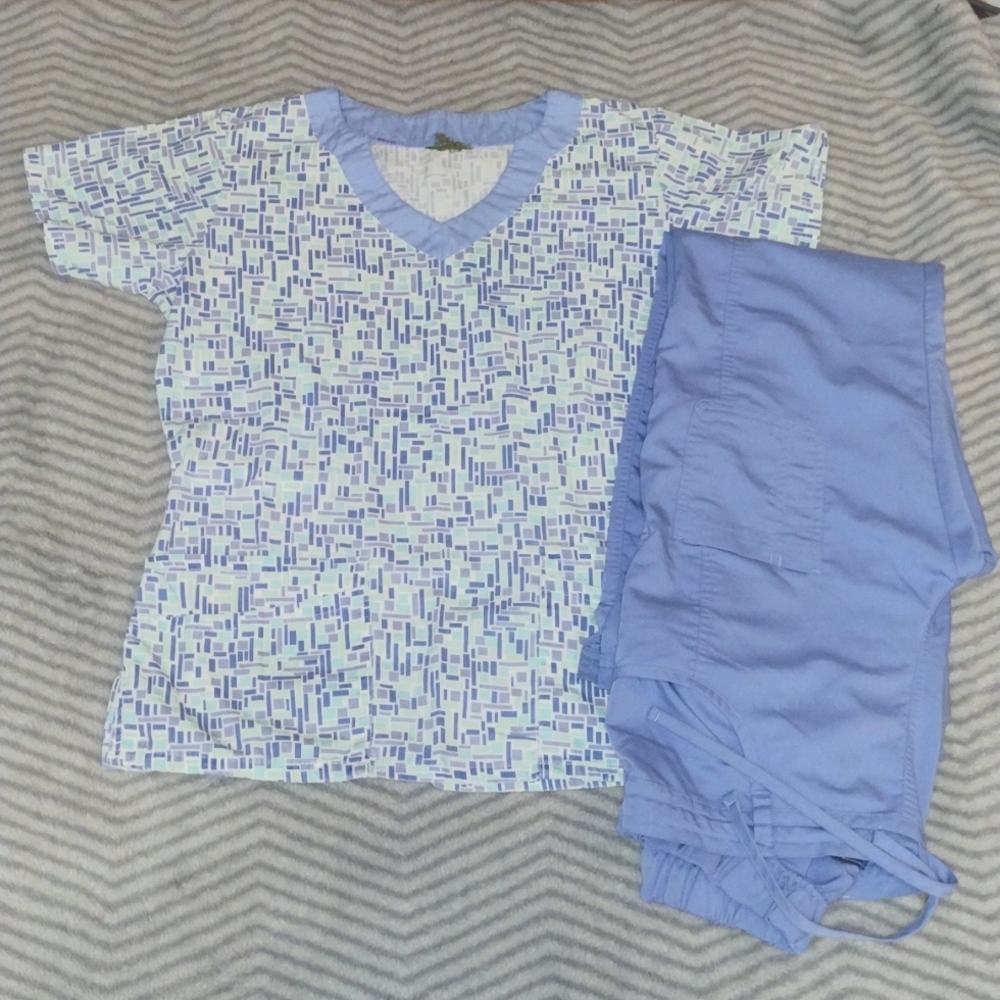 Scrub set - Picture 1 of 2
